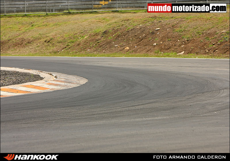 Asfalto reparado en las &quot;eses&quot;