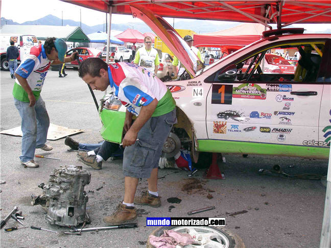 EN_LA_REPARACION_DE_LA_CAJA.jpg