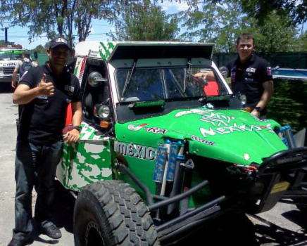 PEDRO DE URIARTE Y FERNANDO MOCTEZUMA EN SERVICIO QUILMES.jpg