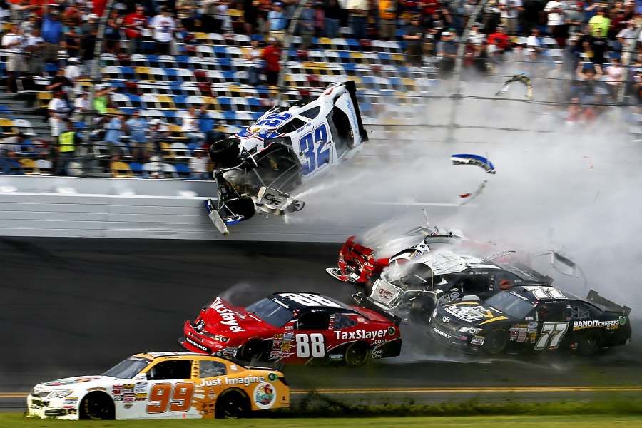 http://www.mundomotorizado.com/wp-content/uploads/2013/02/accidente_nascar_4.jpg