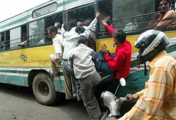 Y la ultima en bus... mas barato pagar los pasajes que lo que se gasta de gas...