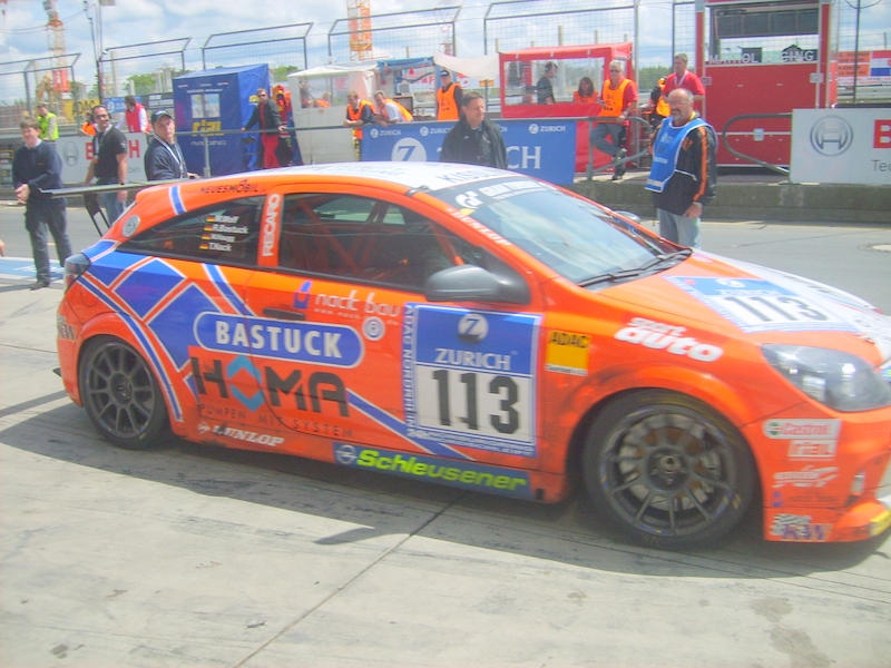 Estos son la perfeccion anaranjada, GT3 Campeones absolutos por 2 años de la categoria 2.0 litros, los azules son 2.5 turbo a 350 HP.