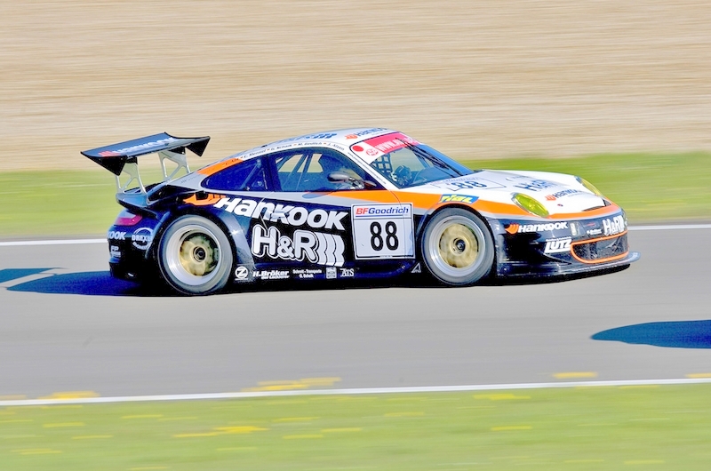 Porsche 997 Twin Turbo, el primero arriba es otro Porsche de Alzen llamado Little Nelly.