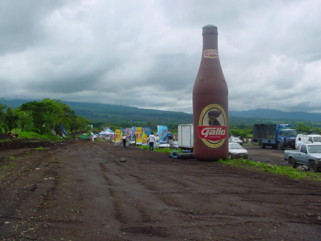 Trazado original o previsto de la recta principal. (Bueno allí realmente están los Pits hoy)