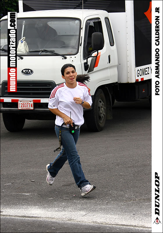 Caro trabajando rápido