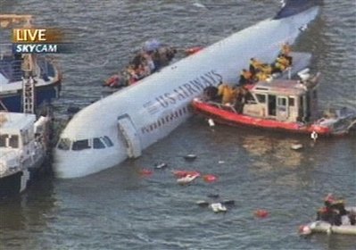 IMAGENES DE ULTIMA HORA EN EL RIO HUDSON DEL RESCATE DE LOS PASAJEROS...jpg