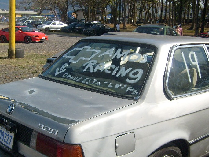 DESONRRA A UN BMW...
