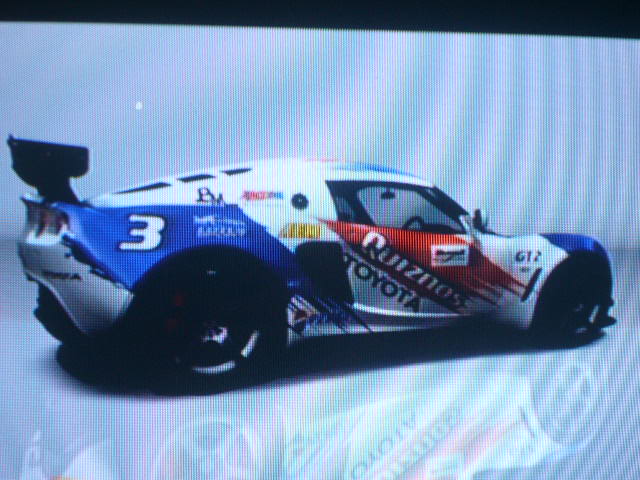 lotus exige transformado a GT2 (xq tiene supercargador y sacando la formula entraria a GT2, asi que se le añadieron el spoiler trasero y un splitter al frente para generar mas downforce)