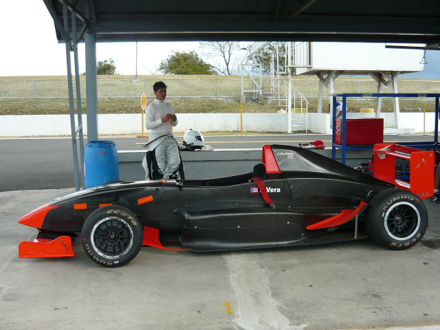 Ricardo Vera en el autodromo La Guacima