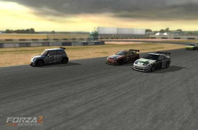 El mini comiendose a los nissan