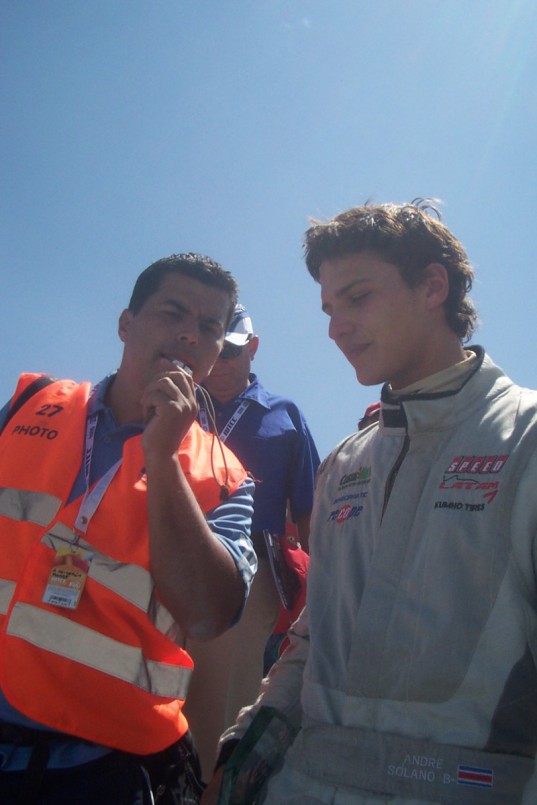 Esta primera es en el paddock después de la segunda carrera el domingo