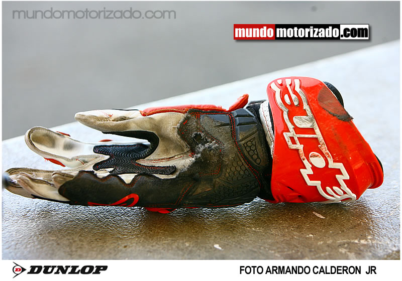 ASI QUEDO EL GUANTE DE RENATO MUNOZ