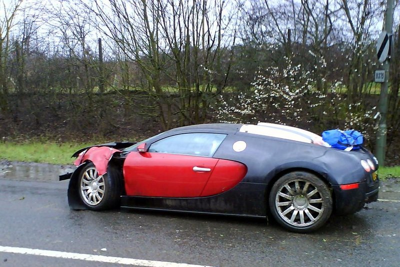 veyron crash !!!. 01jpg.jpg