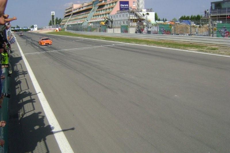 Nuestro querido S2000 cruzando la meta...