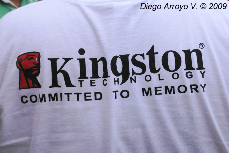 Degustando un pincho mientras esperabamos al ferry jejeje