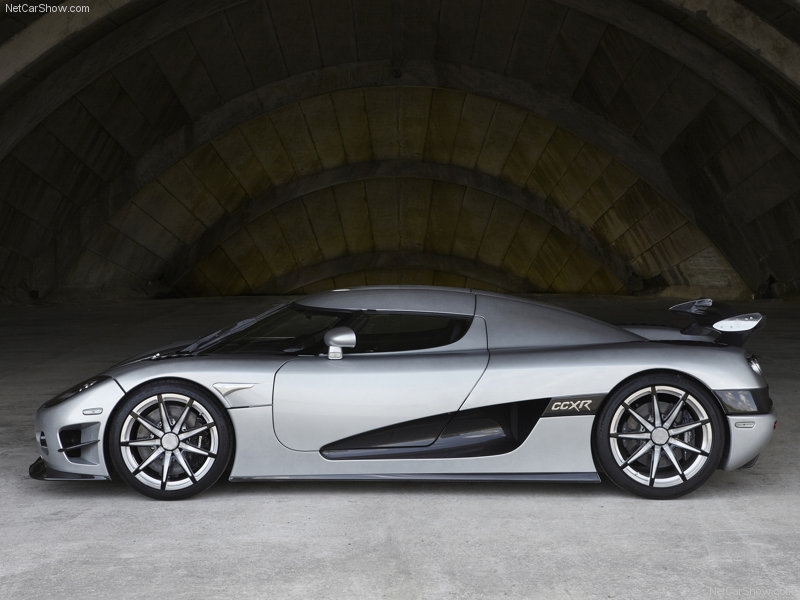 Koenigsegg-CCXR_Trevita_2010_800x600_wallpaper_02.jpg