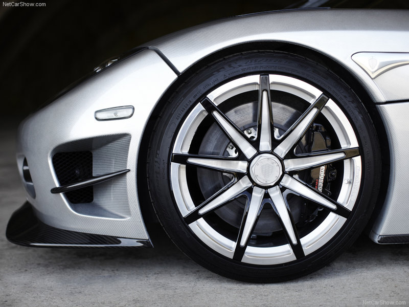 Koenigsegg-CCXR_Trevita_2010_800x600_wallpaper_03.jpg
