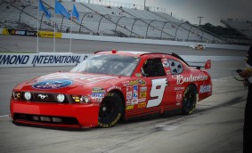 ford_mustang_dodge_challenger_coming_to_nascar_camaro_to_follow_-_car_news_cd_articlesmall.jpg
