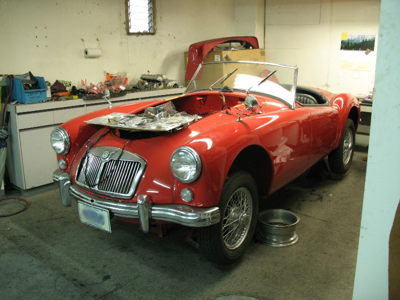 MG modelo 1956 en plena restauración.JPG