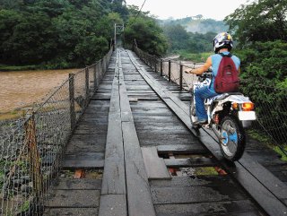 El puente en San Jerónimo de Esparza tiene debilidades en su estructura. Está sobre el río Barranca.