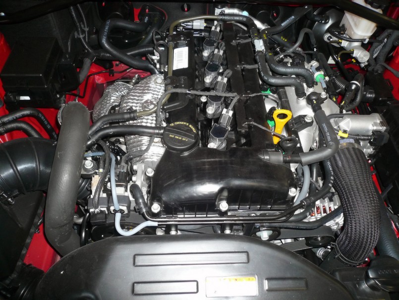 2010-Hyundai-Genesis-Coupe-Engine-1280x960.jpg