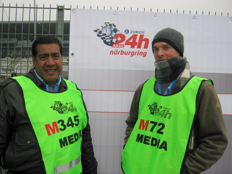 2 miembros selectos de la prensa Internacional .