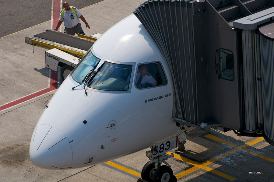 Ordenando la oficina luego del ultimo aterrizaje...