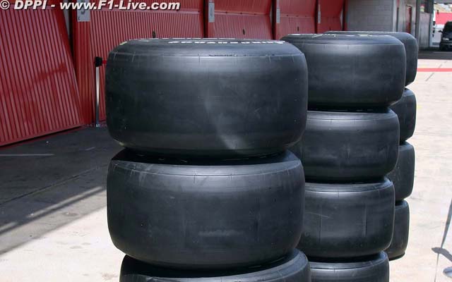 slicks 2009... supuestamente con mejor compuesto para baja temperatura.