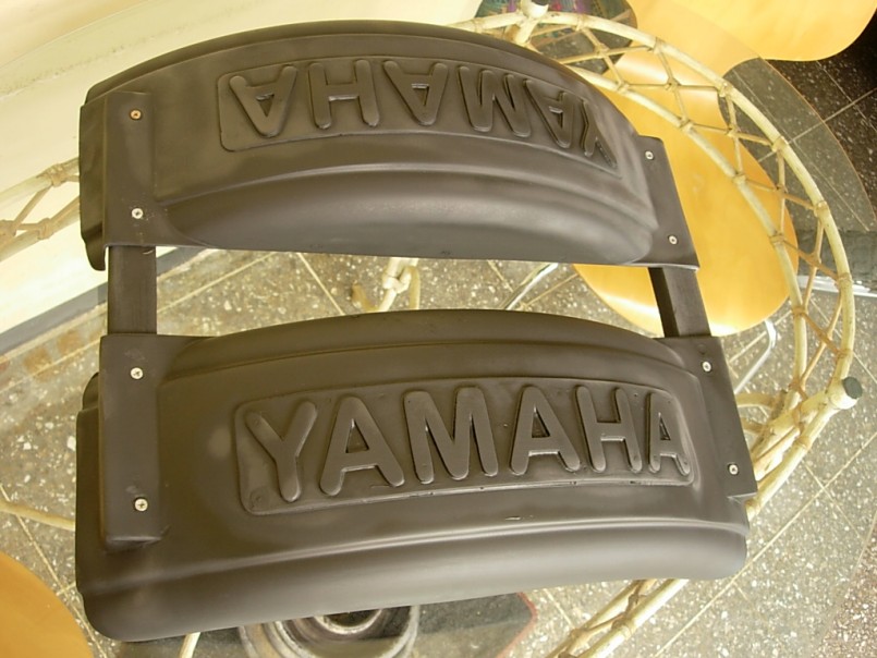 GUARDABARROS PARA CARRETAS CON MARCA, NOMBRE O LOGO GRABADO A RELIEVE