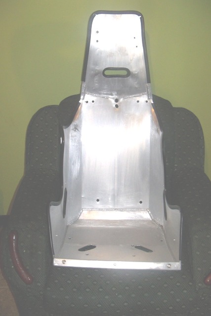 FRENTE CON VENILLAS NEGRAS PARA PROTECCION