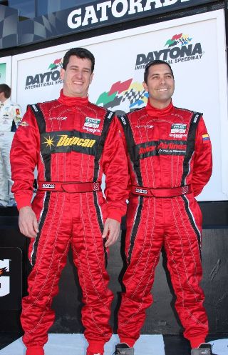 ENZO POTOLICCHIO Y ALEX POPOW PARTEN EN LA SEXTA FILA EN HOMESTEAD.jpg