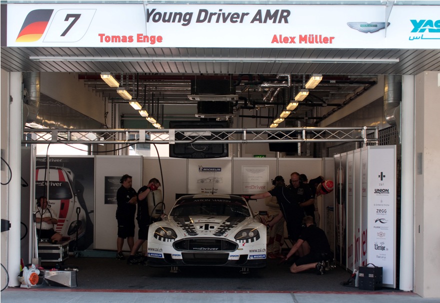 © FIA GT1 Young Driver pit.jpg