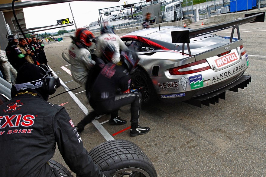 ASTON MARTIN DB9 TEAM HEXIS AMR PIT STOP © FIA GT1.jpg