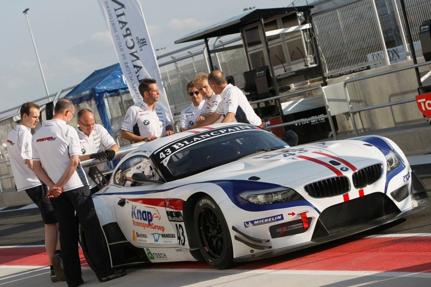 BMW Z4 #43, waiting the Scrutineering.jpg