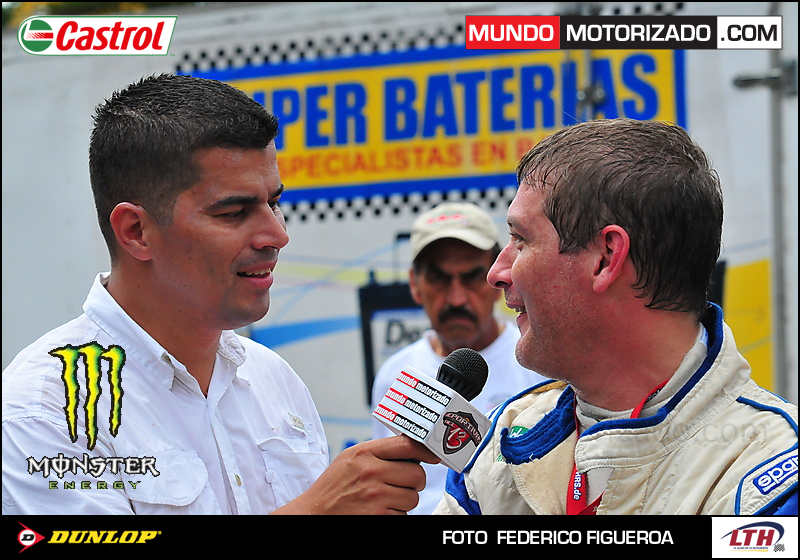 El don de atrás dice &quot;qué varas más raras las de estos josefinos&quot;