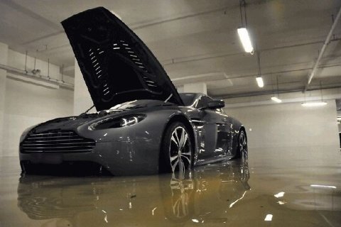 coches-lujo-inundacion-02.jpg