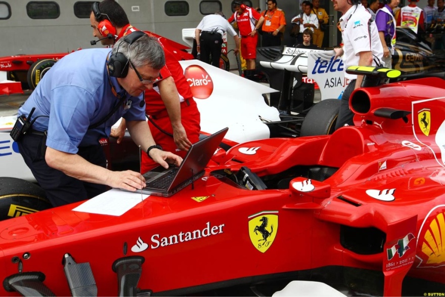 FIA Revisando ECU.jpg