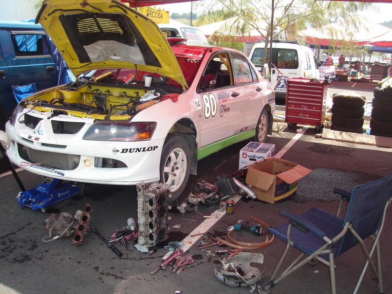 bastante triste, por el carro y por no haberlo visto terminar