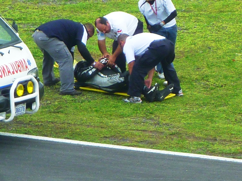 aqui la maxima expresion del mal manejo, todos lo jalan como pueden