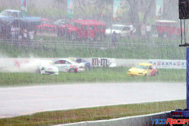 AGUACERO Pichazo enfrente de us -2.jpg