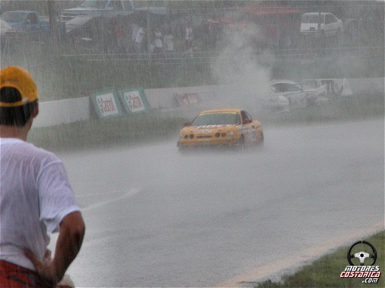 AGUACERO Pichazo enfrente de us -4.jpg