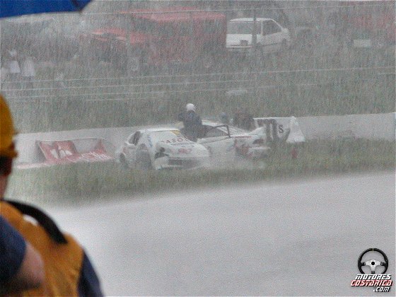 AGUACERO Pichazo enfrente de us -3.jpg