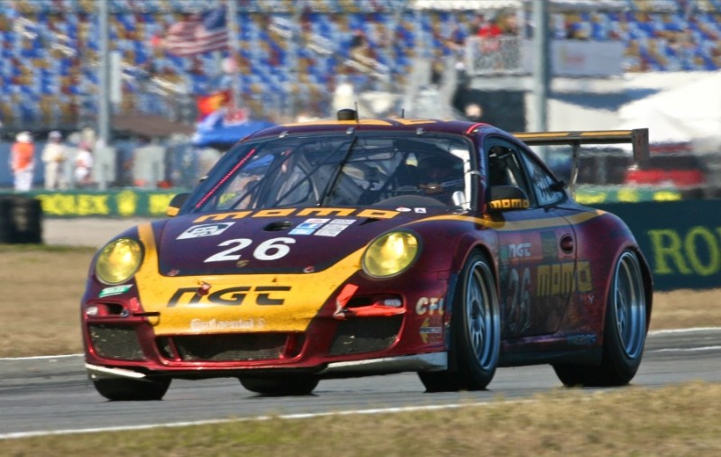 El Porsche GT3 MOMO de Carlos Kauffmann en acción en las 24 Horas de Daytona. Photo Grand Am Media.jpg