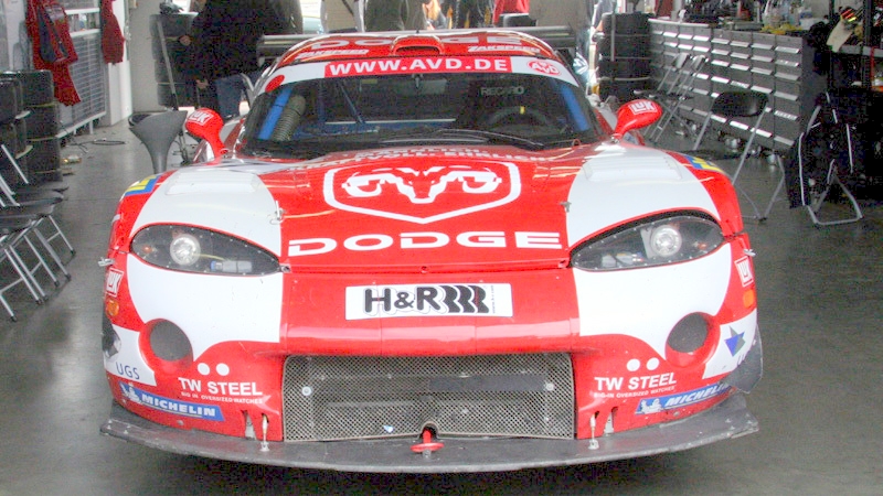 Dodge Viper de Zakspeed, con Tom Coronel, Duncan Huisman, Sacha Bert y Cristof Bouchot, fuerte candidato y ganador en el 2004 de las 24 H.