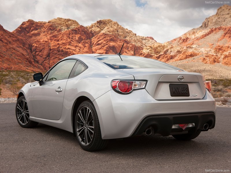 Scion-FR-S_2013_800x600_wallpaper_17.jpg