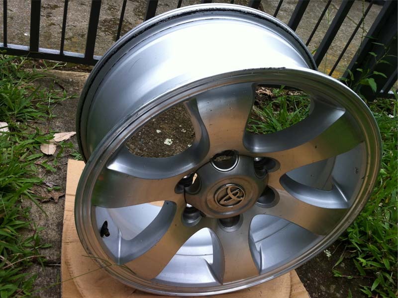 aros-17-6-huecos-originales-toyota-prado-hilux_MCR-F-3136720429_092012.jpg