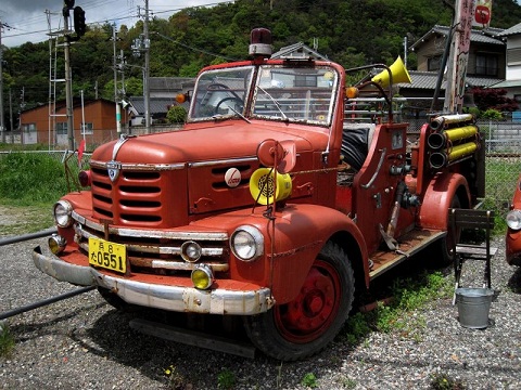 isuzu_old_fire_truck.jpg