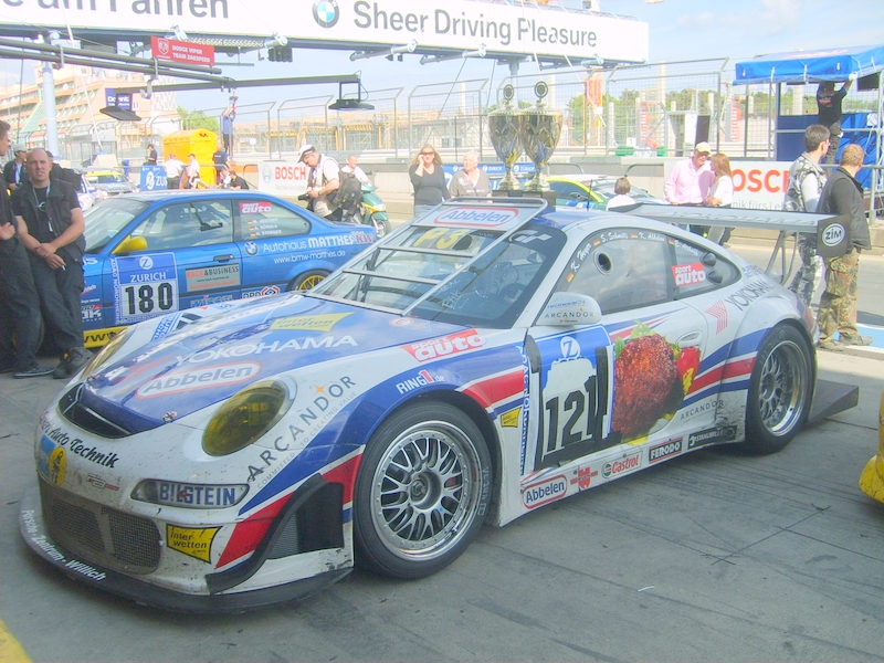 Frikadelli Porsche. tercer lugar absoluto.