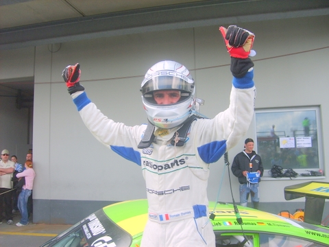 momentos emotivos de Romain Dumas al ganar el evento.