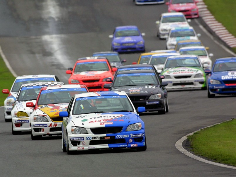 Toyota-Altezza-002.jpg